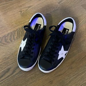 Golden Goose super star sneaker men size 41 (8) or women’s size 9.5/10